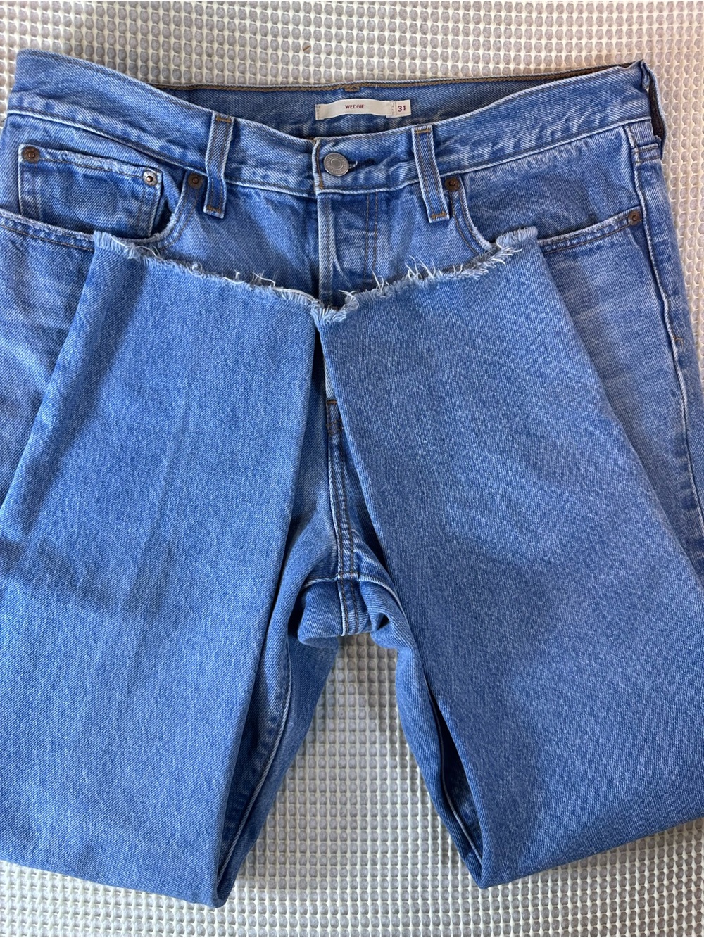 Levi's Wedgie Icon Fit Jeans Wash High Rise Tapered Raw Hem Cotton Size 31 - Picture 11 of 12